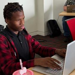 student2practicingCSSflexboxlayoutonthecomputer