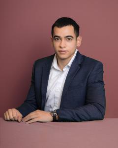 Headshot of Saani Rawat pink mauve background.