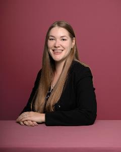 Headshot of Rikki Reese, Caucasian woman with long blonde hair